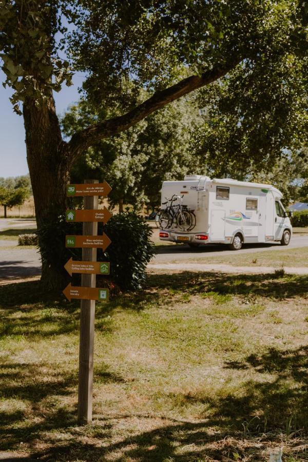 Camping Onlycamp Tours Val De Loire Saint Avertin Bagian luar foto